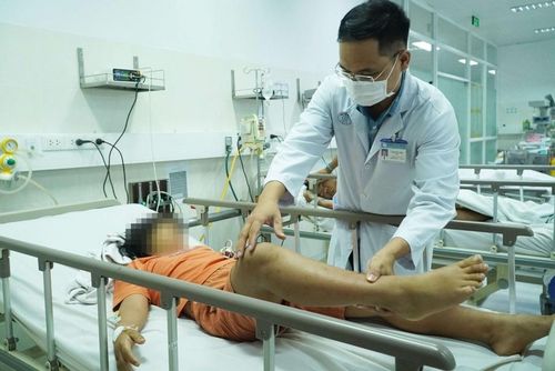  Bệnh nhi ngộ độc botulinum điều trị tại Bệnh viện Chợ Rẫy. Ảnh: BVCC. 