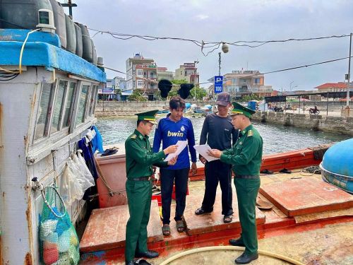 Không để bất kỳ cử tri nào bị “bỏ quên”, kể cả những ngư dân từ các tỉnh bạn đang tạm thời neo đậu tại địa phương.