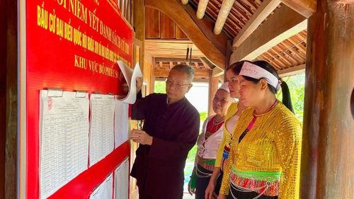 Cử tri xã Cúc Phương hào hứng chờ đón ngày bầu cử.