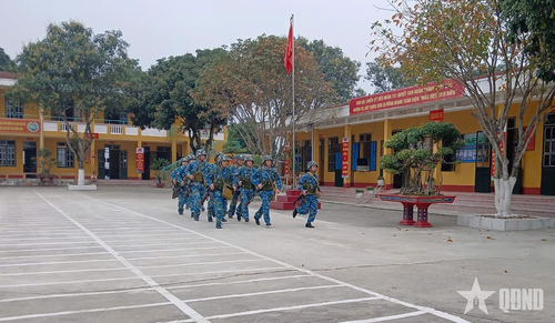 Cán bộ, chiến sĩ Tiểu đoàn 151 huấn luyện xử lý tình huống.