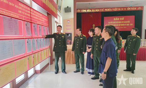 Phối hợp kiểm tra công tác chuẩn bị bầu cử trên địa bàn xã Hoành mô.