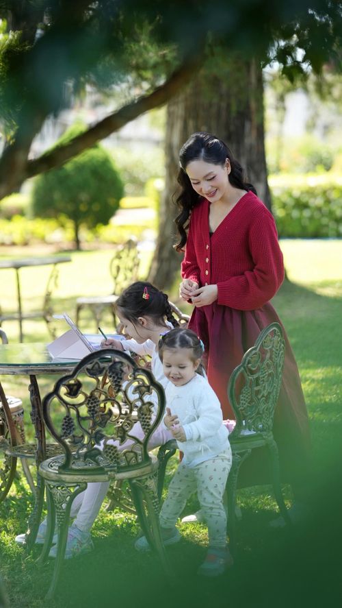 Nhan sắc của Lan Phương được nhiều khán giả nhận xét ngày càng rạng rỡ, trẻ trung hơn so với trước đây.