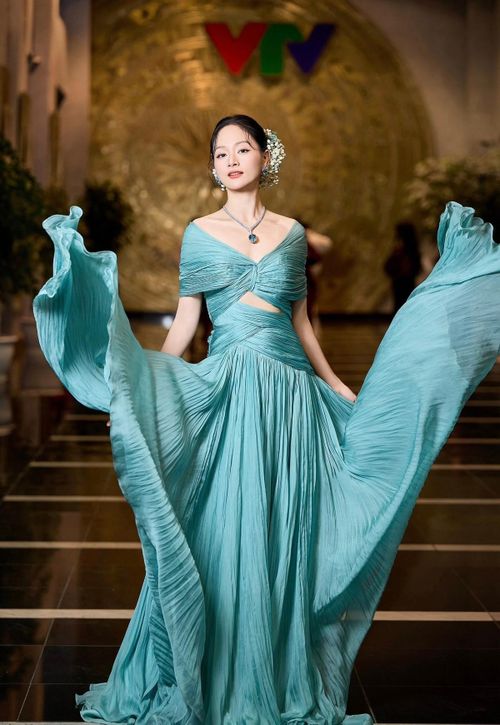 Bên cạnh việc chăm sóc gia đình, Lan Phương cũng từng bước quay trở lại guồng quay nghệ thuật. Cuối năm 2025, cô gây chú ý khi tham gia bộ phim truyền hình Gió ngang khoảng trời xanh.