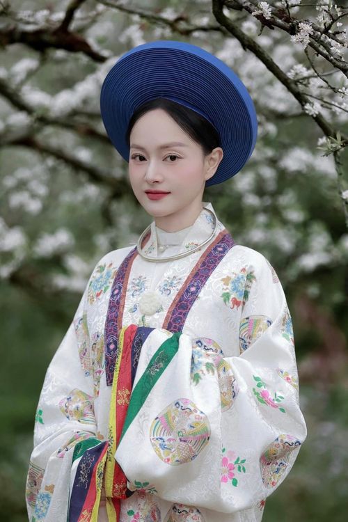 Dù thời lượng xuất hiện không nhiều, vai diễn của cô vẫn tạo nên nhiều tranh luận khi khắc họa hình ảnh một người phụ nữ cá tính, sắc sảo trong mối quan hệ tình cảm phức tạp. Đây được xem là bước trở lại đáng chú ý của nữ diễn viên sau biến cố hôn nhân.