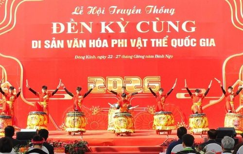 Màn trống hội tại Lễ hội đền Kỳ Cùng.