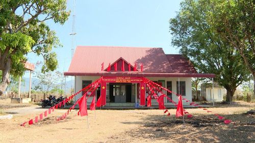 Các điểm bỏ phiếu trên địa bàn tỉnh Lâm Đồng rực rỡ cờ hoa hướng về ngày hội bầu cử.