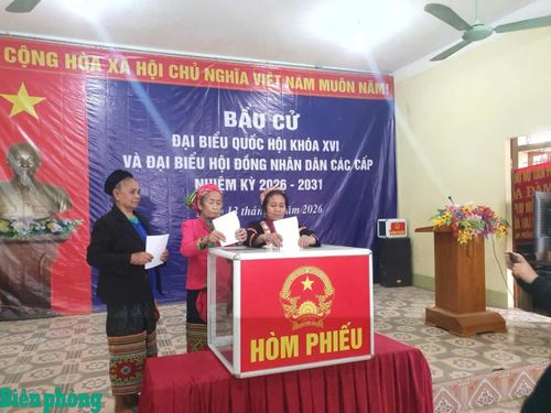 Cử tri tham gia bỏ phiếu sớm bầu cử đại biểu Quốc hội và Hội đồng Nhân dân các cấp, nhiệm kỳ 2026 - 2031. Ảnh: Lê Thạch