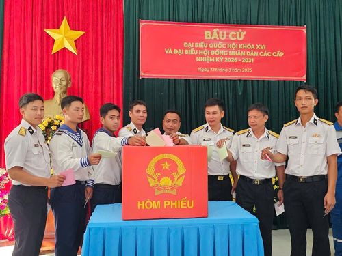 Lực lượng công an và các ngành chức năng cũng đã siết chặt quản lý cư trú, bến tàu từ nhiều ngày trước để danh sách cử tri không bị bỏ sót hay trùng lặp.