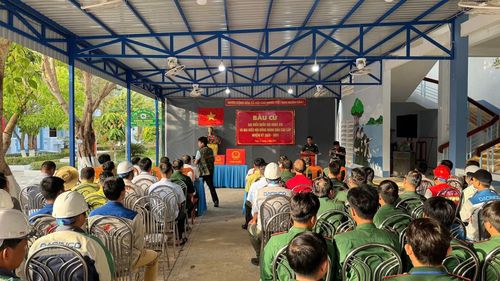  Ngoài ra, chính quyền địa phương cũng tạo điều kiện để ngư dân đang đánh bắt ngoài biển có thể đến đảo trước 24 giờ để đăng ký và bỏ phiếu nếu không kịp vào đất liền. Các thùng phiếu tại hai đảo sẽ được niêm phong nghiêm ngặt và chuyển về đất liền kịp trước ngày 15/3 tới. 