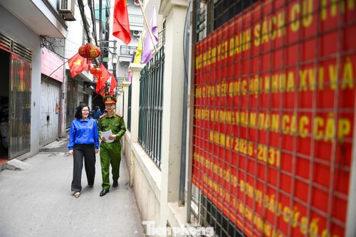 Những bước chân kiên trì “gõ cửa từng nhà” của đoàn viên, thanh niên không chỉ mang theo thông tin về cuộc bầu cử, mà còn góp phần lan tỏa tinh thần trách nhiệm công dân trong cộng đồng, tạo nên không khí sẵn sàng cho ngày hội của toàn dân.