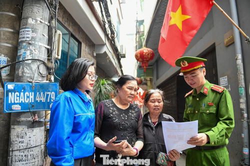 Bên cạnh đó, đoàn viên cũng tham gia cùng các lực lượng tại địa phương trong hoạt động tuần tra, tuyên truyền bảo đảm an ninh trật tự. Một số đội hình thanh niên hỗ trợ lái xe, ghi hình quá trình tuần tra, qua đó phục vụ công tác truyền thông về việc giữ gìn an ninh, an toàn trong thời gian diễn ra bầu cử.