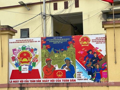 Panô chào mừng "Ngày hội non sông" tạo nên khung cảnh rực rỡ và bầu không khí phấn khởi hướng về cuộc bầu cử đại biểu Quốc hội khóa XVI và đại biểu HĐND các cấp nhiệm kỳ 2026 - 2031.