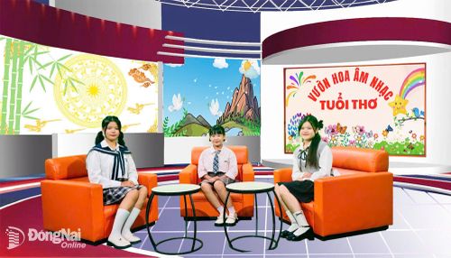 MC Thảo Nguyên - San San - An An dẫn dắt chương trình Vườn hoa âm nhạc tuổi thơ chủ đề “Âm vang sử thi và khát vọng hòa bình”, kết nối những câu chuyện lịch sử với cảm xúc trong trẻo của tuổi thơ. Ảnh: Minh Huệ