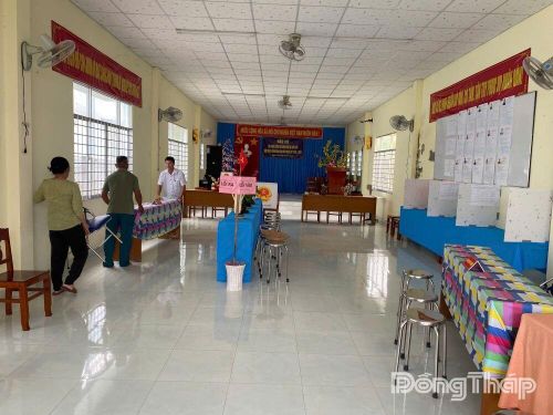 Công tác chuẩn bị tại điểm bầu cử ấp Vĩnh Quới đã sẵn sàng cho ngày bầu cử.
