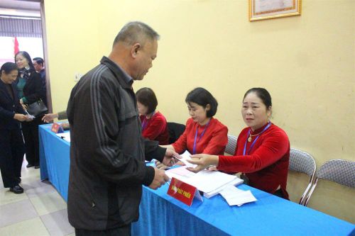 Ủy ban bầu cử phường Gia Sàng tổ chức diễn tập chương trình khai mạc và thực hành quy trình bỏ phiếu bầu cử đại biểu Quốc hội khóa XVI và đại biểu HĐND các cấp nhiệm kỳ 2026 - 2031 tại Tổ bầu cử số 1, Nhà văn hóa tổ dân phố 3.