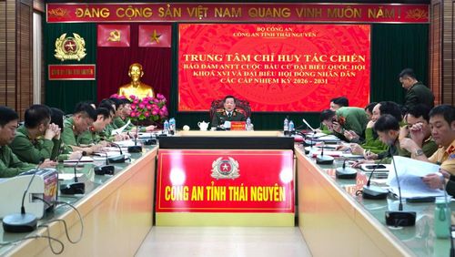 Thiếu tướng Bùi Đức Hải, Ủy viên Ban Thường vụ Tỉnh ủy, Bí thư Đảng ủy, Giám đốc Công an tỉnh chỉ đạo, điều hành tại Trung tâm chỉ huy tác chiến.