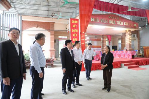 Lãnh đạo UBND xã Lương Sơn kiểm tra công tác chuẩn bị bầu cử tại đơn vị bầu cử Tiểu khu 6 đơn vị bầu cử số 1
