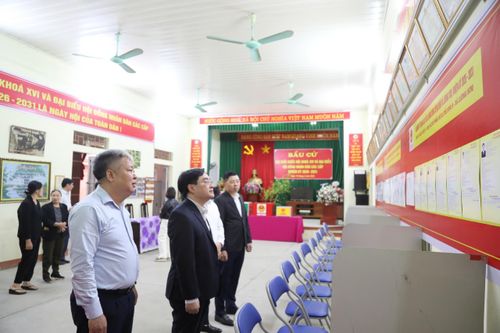 Công tác chuẩn bị cho cuộc bầu cử tại xã Lương Sơn được triển khai đồng bộ, chặt chẽ theo đúng quy định. danh sách cử tri đã được niêm yết công khai tại trụ sở UBND xã và nhiều địa điểm trên địa bàn các thôn để người dân theo dõi, kiểm tra