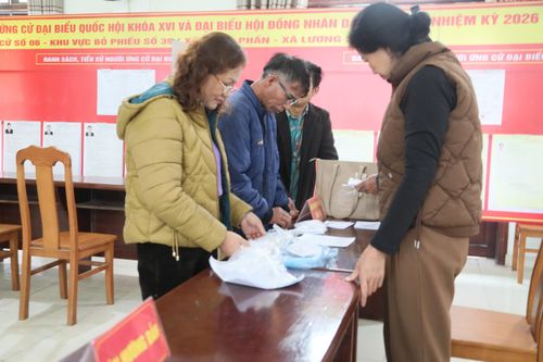 Các tổ bầu cử được yêu cầu nghiên cứu kỹ tài liệu hướng dẫn, nắm vững quy trình phát phiếu, đóng dấu, kiểm phiếu; bảo đảm khách quan, trung thực và đúng quy định của Luật Bầu cử