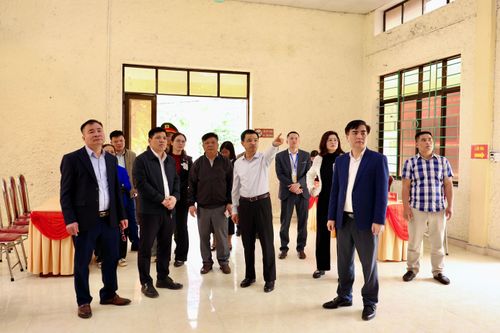 Chủ tịch HĐND tỉnh Bế Thanh Tịnh kiểm tra công tác chuẩn bị bầu cử tại xã Trường Hà