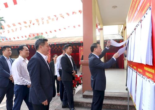 Trưởng Ban Nội chính Thành ủy Hà Nội Trần Đình Cảnh đã kiểm tra công tác chuẩn bị bầu cử tại xã Thanh Oai
