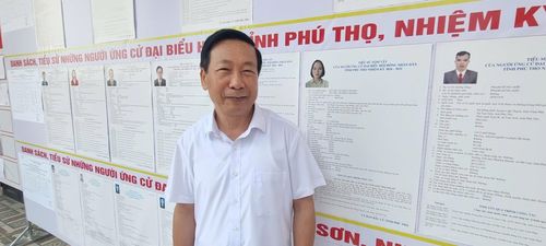 Ông Nguyễn Văn Sáng, đảng viên Chi bộ thôn Then (xã Tam Sơn) chia sẻ ý kiến với PV