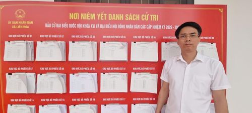 Ông Trần Văn Dương – Chủ tịch UBND xã Liên Hòa trao đổi với PV