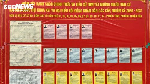 Danh sách cử tri, tiểu sử các ứng cử viên được niêm yết công khai, rõ ràng để người dân theo dõi và tìm hiểu thông tin trước khi bỏ phiếu.