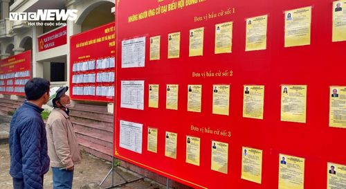 “Tôi nắm bắt được đầy đủ các thông tin về bầu cử và háo hức đợi đến ngày cầm lá phiếu trên tay để bầu ra những đại biểu đủ đức, đủ tài, luôn gần gũi, quan tâm chăm lo đến đời sống nhân dân, góp phần xây dựng quê hương, đất nước ngày càng giàu mạnh”, ông Lê Sĩ Quý, 53 tuổi (cử tri phường Phú Xuân, TP Huế) chia sẻ.