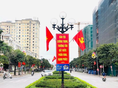 Trang trí cờ hoa rực rỡ trên địa bàn xã Thiên Lộc. Ảnh: Thiên Lộc.