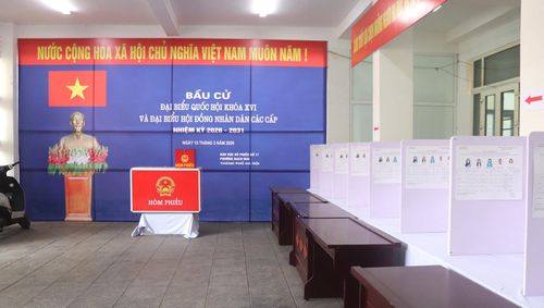 Đến hôm nay, 13-3, công tác chuẩn bị cơ sở vật chất phục vụ bầu cử đã được phường Bạch Mai triển khai đồng bộ tại 39/39 khu vực bỏ phiếu. Ảnh: Linh Chi