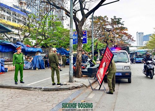 Tại phường Láng, trước ngày bầu cử, các tổ công tác tăng cường kiểm tra, kiên quyết xử lý tình trạng lấn chiếm vỉa hè, lòng đường để kinh doanh buôn bán, bảo đảm đường thông, hè thoáng, giữ gìn mỹ quan đô thị tại khu vực bỏ phiếu và các tuyến phố trên địa bàn.