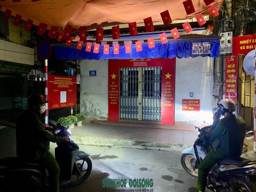 Tại phường Phương Liệt, Công an phường tăng cường tuần tra vào buổi tối tại các khu vực bỏ phiếu, kịp thời phát hiện, xử lý các tình huống phát sinh, bảo đảm an ninh trật tự trước ngày bầu cử.