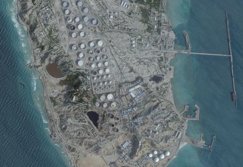 Một kho chứa dầu tại đảo Kharg (Iran) ngày 25/2. Ảnh: Planet Labs.