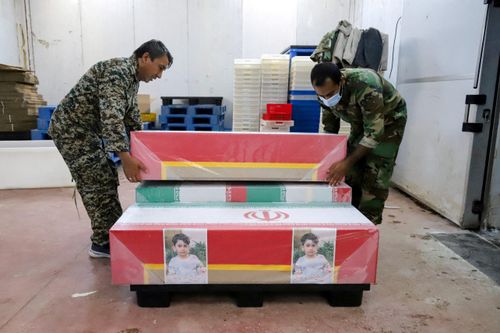  Theo Quỹ Nhi đồng Liên Hợp Quốc (UNICEF), có hơn 1.100 trẻ em thiệt mạng hoặc bị thương kể từ khi xung đột ở Trung Đông bùng phát cho đến nay. Các tổ chức quốc tế cảnh báo khu vực Trung Đông đang tiến gần đến một cuộc khủng hoảng nhân đạo lớn nếu chiến sự tiếp tục leo thang. 
