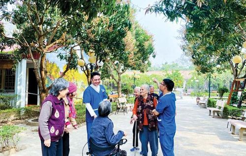Một xã hội biết trân trọng người cao tuổi không chỉ là một xã hội nhân văn hơn, mà còn là một xã hội thông minh hơn trong phát triển.