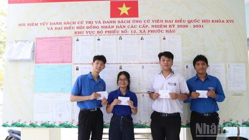 Các cử tri trẻ, lần đầu thực hiện quyền bầu cử mang theo cảm xúc đặc biệt