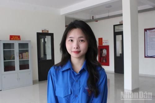 Giáo viên Phương Ly bày tỏ niềm vui khi nhận thấy sự quan tâm tích cực của các bạn học sinh trong kỳ bầu cử lần này.