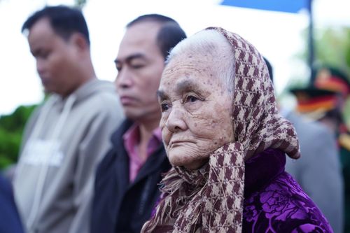  Mẹ Huỳnh Thị Kế (93 tuổi), mẹ của liệt sĩ Gạc Ma Nguyễn Phú Đoàn 