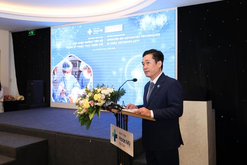  ThS-BS Nguyễn Ngọc Bảo Long, Giám đốc Bệnh viện Hoàn Mỹ Sài Gòn phát biểu tại hội thảo 