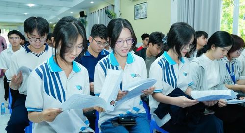 Cử tri là sinh viên Đại học Quốc gia TPHCM dự Hội nghị tiếp xúc cử tri với những người ứng cử đại biểu HĐND phường Đông Hòa (TPHCM) nhiệm kỳ 2026 – 2031. Ảnh: ĐHQG-HCM.