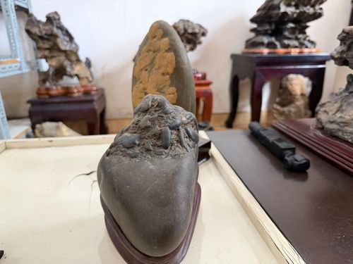 Tác phẩm đá “Trái tim bất diệt của Bồ tát Thích Quảng Đức”. Ảnh: Nguyễn Thành