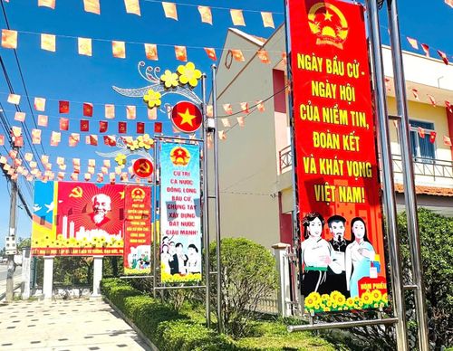 Ngày 14/3, ghi nhận của phóng viên báo Tiền Phong, tại các điểm bỏ phiếu ở TPHCM, công tác chuẩn bị đã hoàn tất, sẵn sàng cho ngày hội non sông.