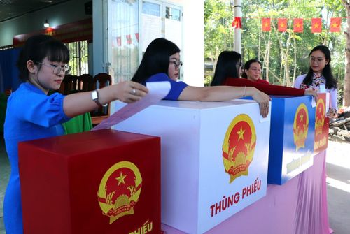 Khắp các điểm bỏ phiếu trên địa bàn TPHCM rộn ràng, nhộn nhịp khi được trang hoàng chuẩn bị cho ngày hội. Trong ngày 14/3, các tổ bầu cử rà soát tất cả các đầu việc, phục vụ cử tri đi bỏ phiếu chu đáo nhất.