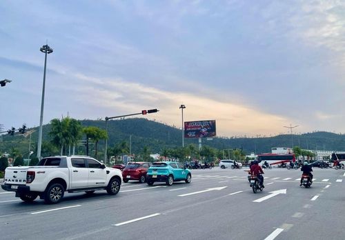 Các bất cập về giao thông được khắc phục giúp người tham gia giao thông an toàn.