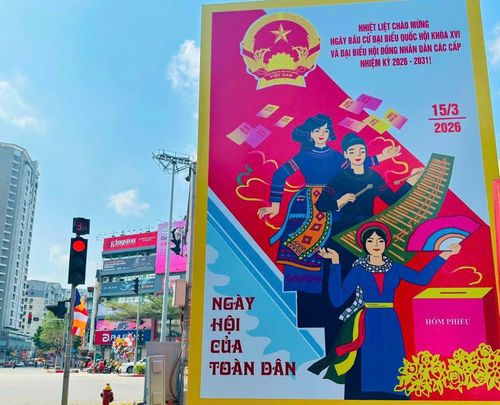 Pano tuyên truyền về bầu cử của Phường tại ngã tư Xã Đàn - Phạm Ngọc Thạch.