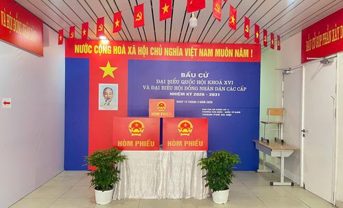 Tại khu vực bỏ phiếu số 11, công tác trang trí đã được các tổ dân phố đã hoàn thành.