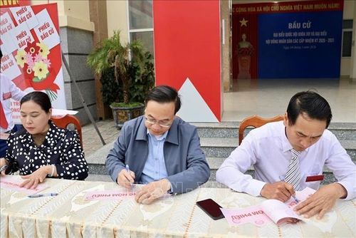 Tổ bầu cử trên đảo tiền tiêu Bạch Long Vĩ thực hiện các công tác cho lễ bầu cử. Ảnh: TTXVN phát