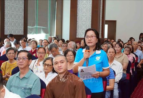 Cử tri phường Bến Thành phát biểu tại Hội nghị tiếp xúc cử tri với người ứng cử đại biểu HĐND Thành phố nhiệm kỳ 2026-2031.