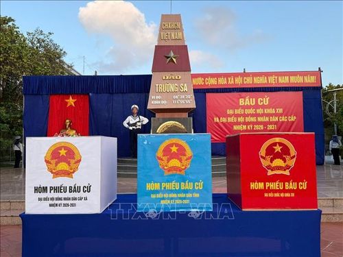 3 thùng phiếu bầu đại biểu Quốc hội khóa XVI và HĐND các cấp nhiệm kỳ 2026- 2031 đã được chuẩn bị sẵn sàng, chờ đón ngày hội người dân đi bầu cử tại đảo Trường Sa, tỉnh Khánh Hòa, sáng 14/3. Ảnh: TTXVN phát